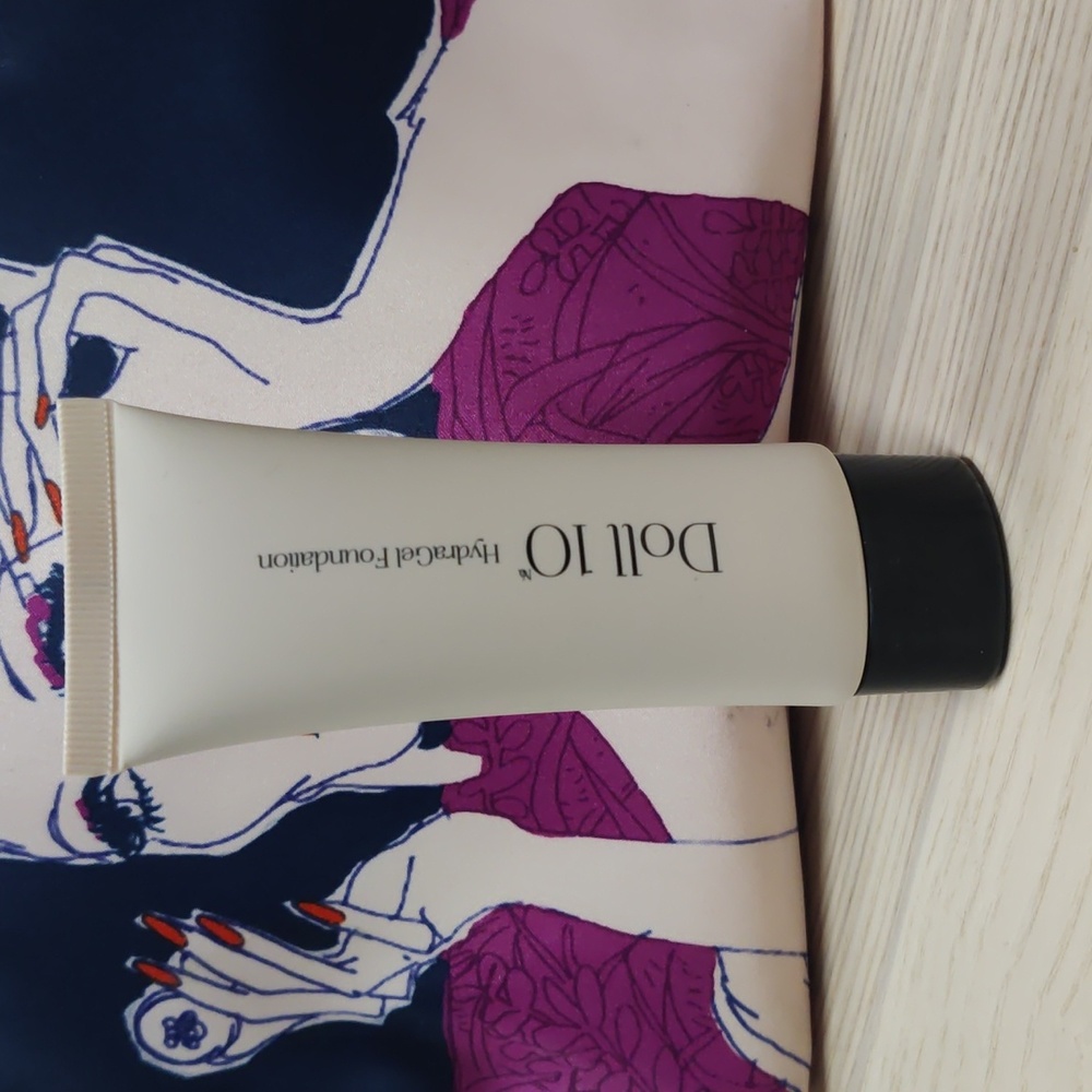 Doll 10 hydragel foundation Medium